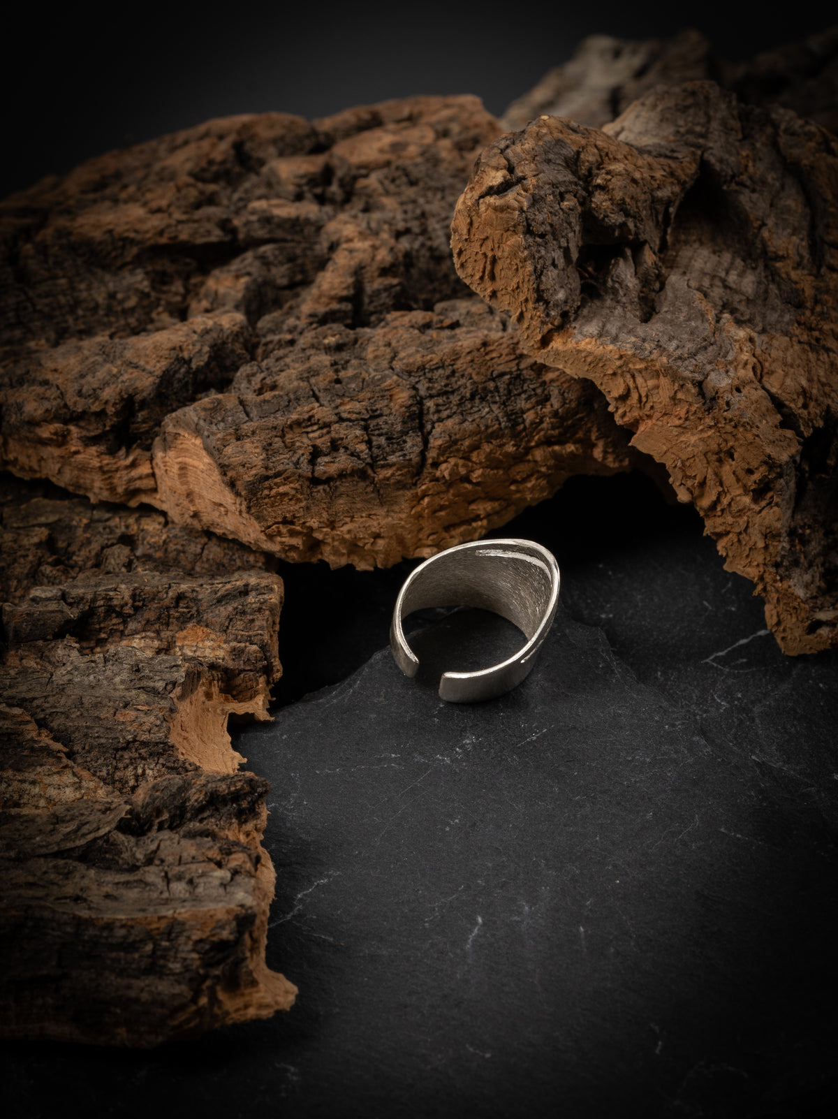 Arrow Chevalier Ring